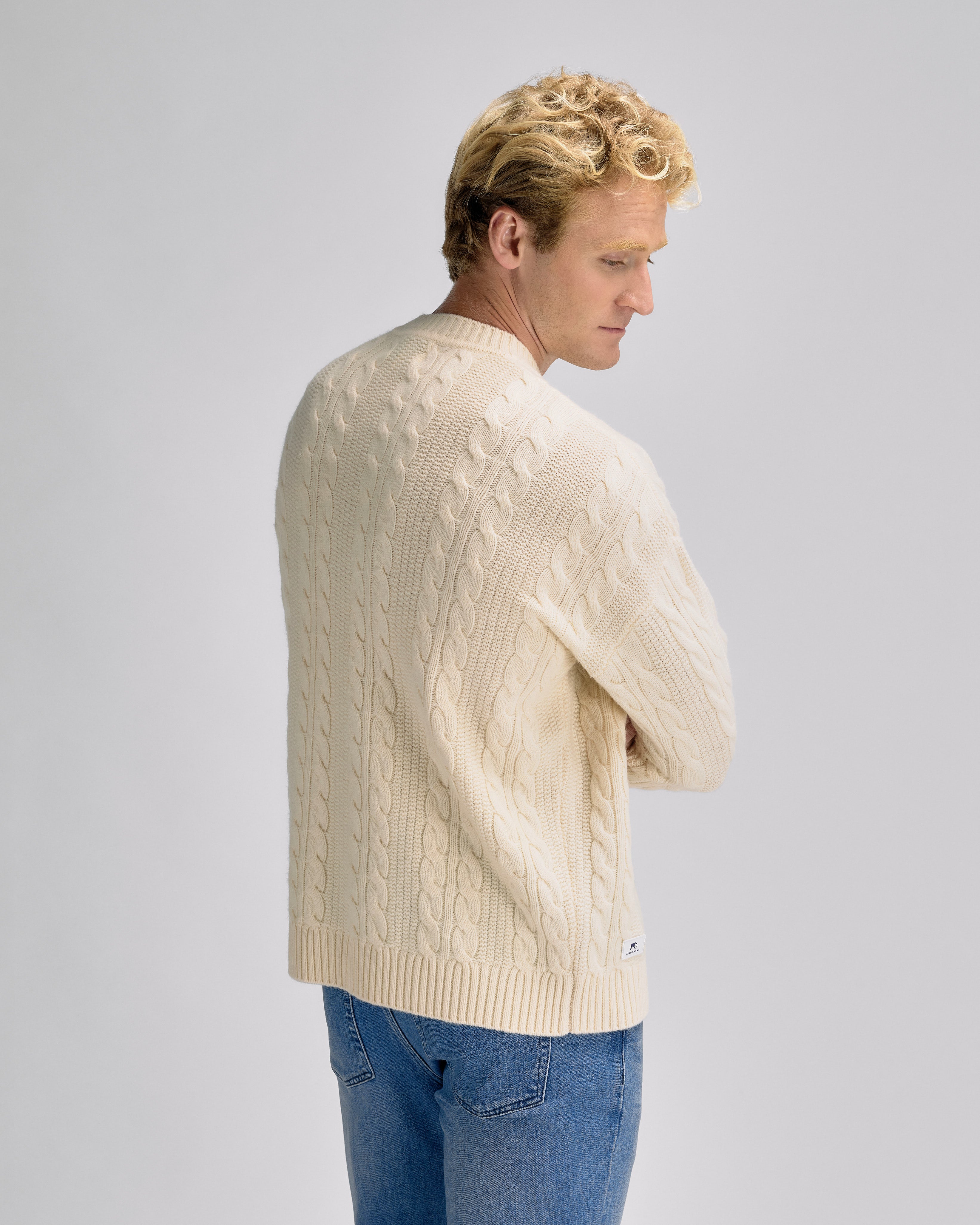 Knit R-Neck Cable